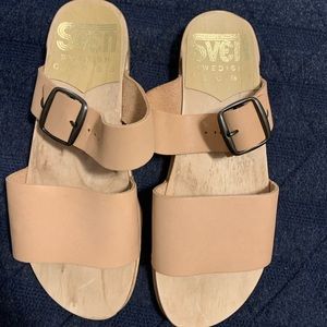 Sven clog tan sandals. Size 39.